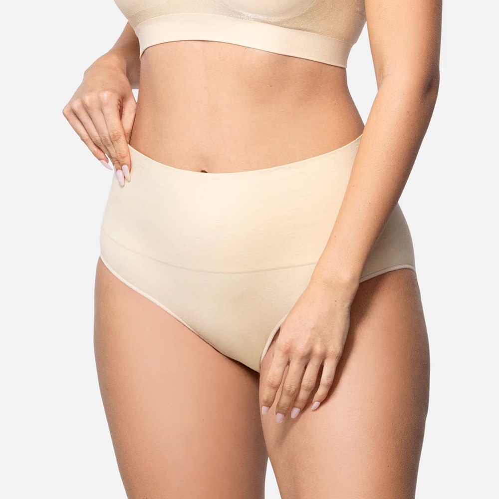 Underoutfit High waste smoothing brief